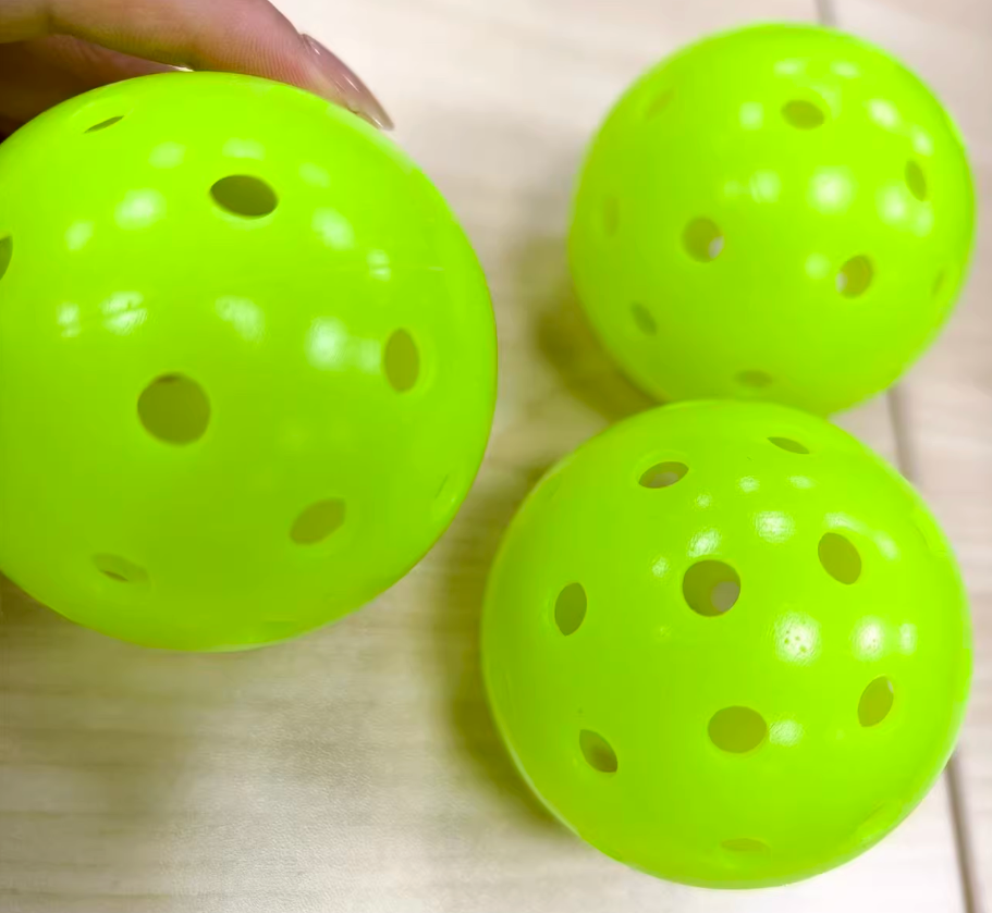High Speed PE Rotomolding Ball 40 Holes Shiny Surface